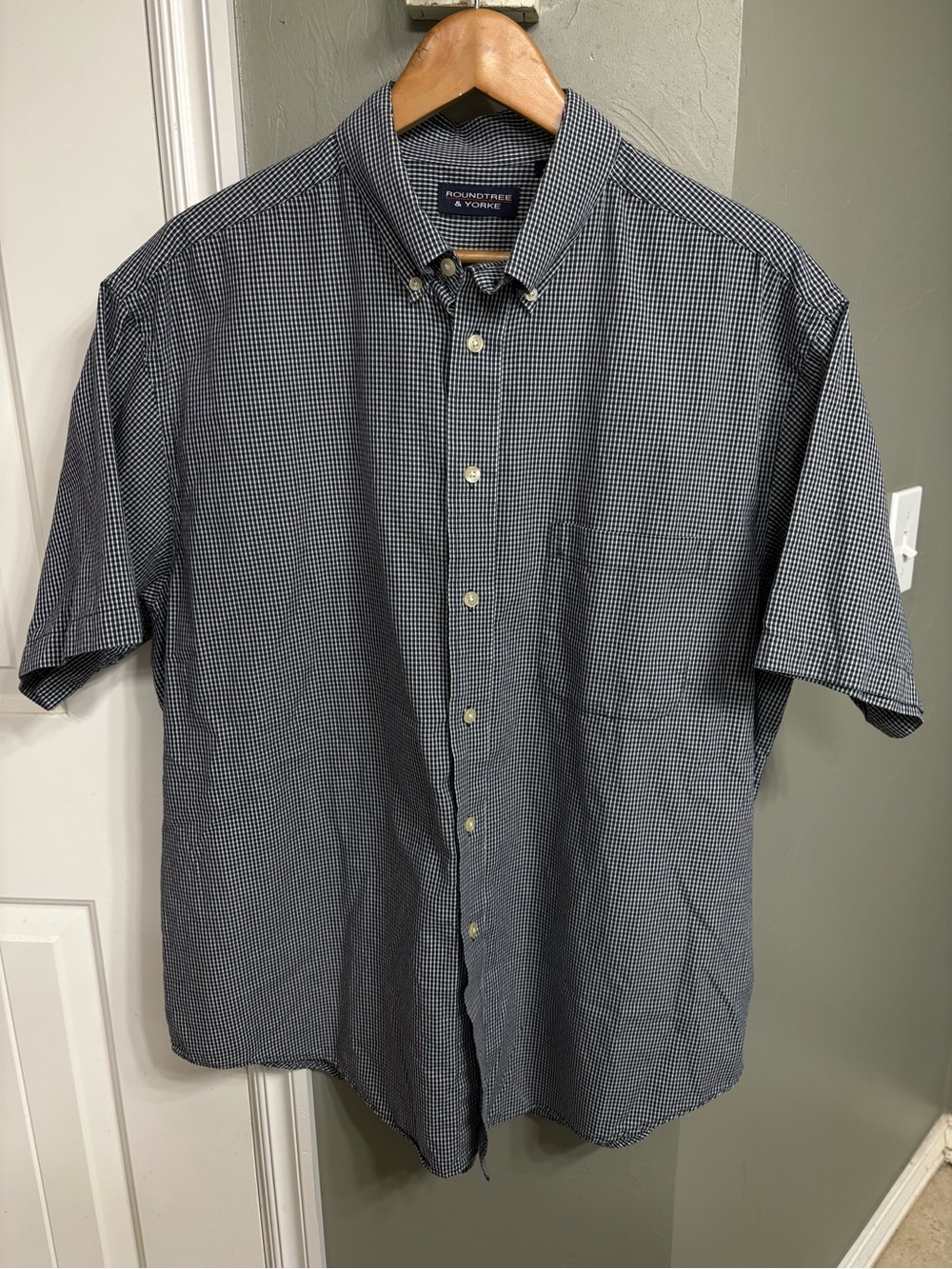 Roundtree & Yorke Navy and White Check Short Sleeve Button-Down